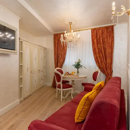 Relais Empire Bed & Breakfast 4*