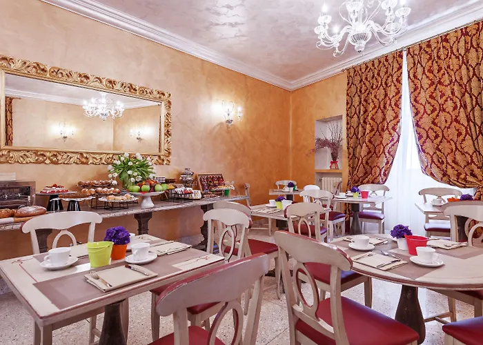 לינה וארוחת בוקר Relais Empire 4*